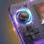 Detalle del joystick y la cruceta de la consola R36H