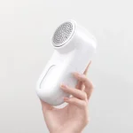 Quitapelusas eléctrico Xiaomi Mijia en la mano